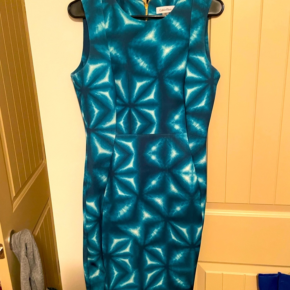 Size:10; Blue and White Calvin Klein Midi Dress
